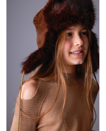 Maglione apertura spalle ragazza